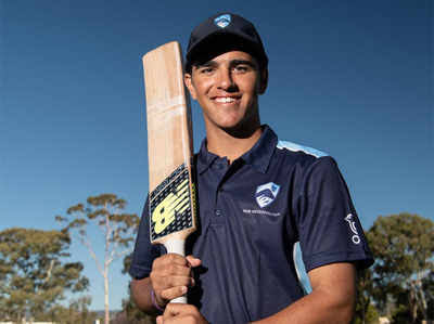 Australian teenager smashes six sixes in one over!