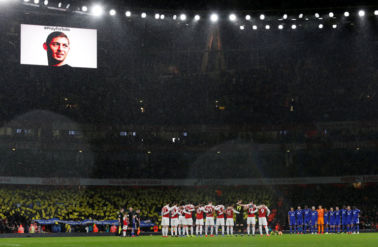 Emiliano Sala remembered as Arsenal beat Cardiff