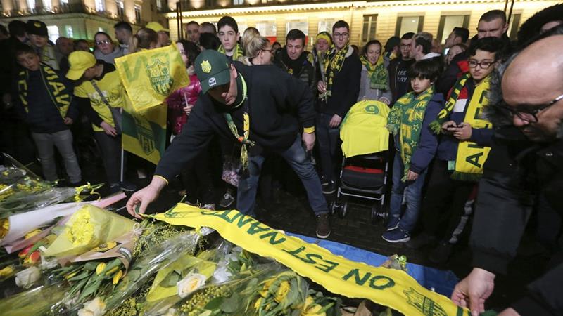 Search for Emiliano Sala called off; family plead to continue their search.